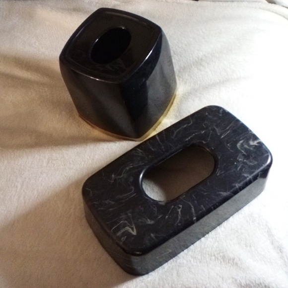 2 TISSUE HOX HOLDERS IN EUC - Picture 2 of 2